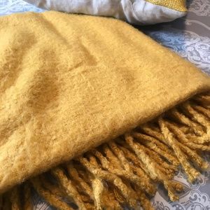 Pottery Barn Throw w/ Matching Pillow